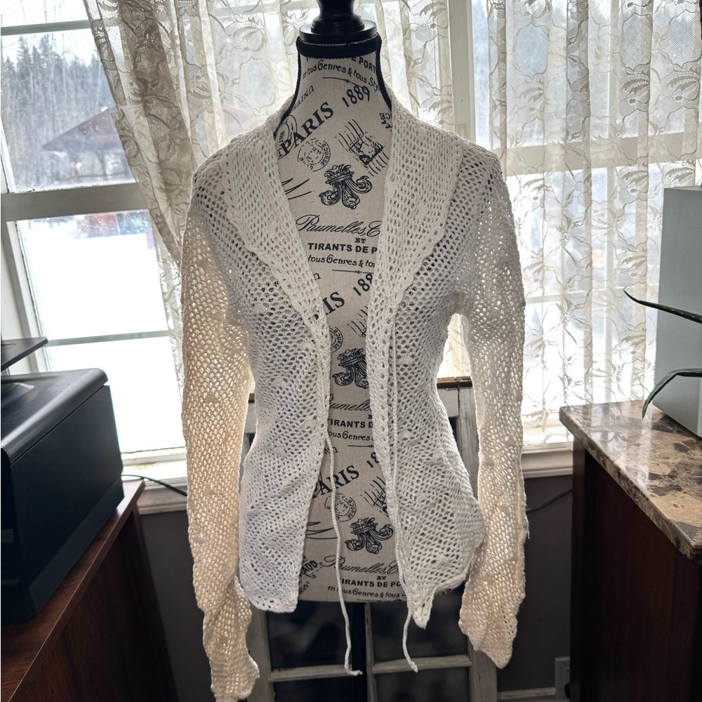 Cozy White Cardigan Sweater with Long Sleeves and Open Front